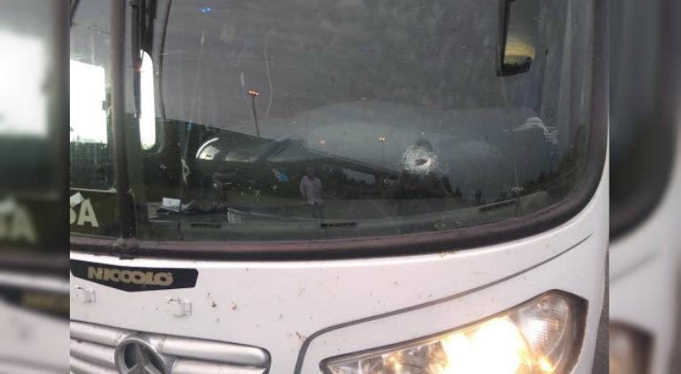 Balean camión de aficionados del Atlético Unión que iba hacia Brasil