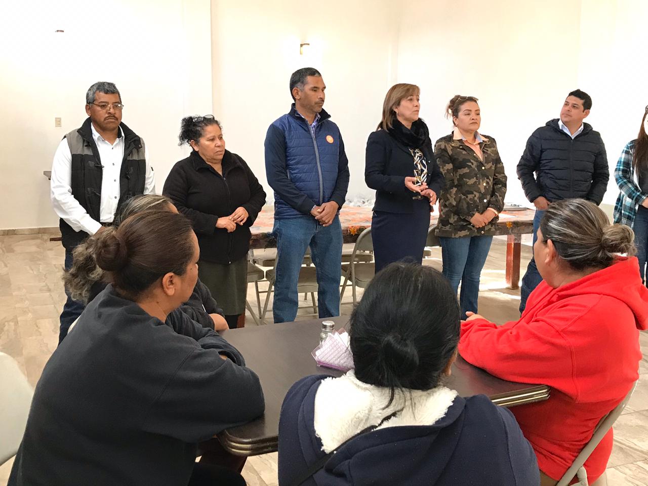 Entrega Desarrollo Social despensas a grupos vulnerables en Laguna del Rey