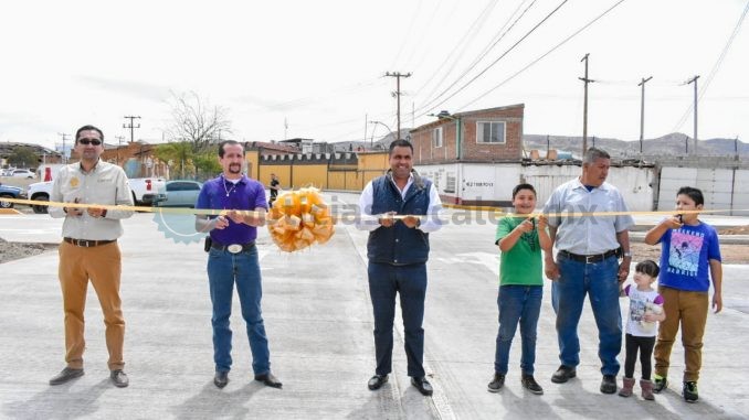 Permanece obra pública en Parral; entrega Alcalde Lozoya pavimentación de calle Colón