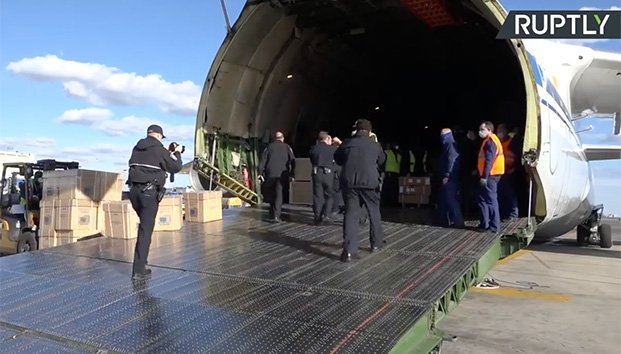 Aterriza en Nueva York avión ruso con ayuda médica para combatir el coronavirus