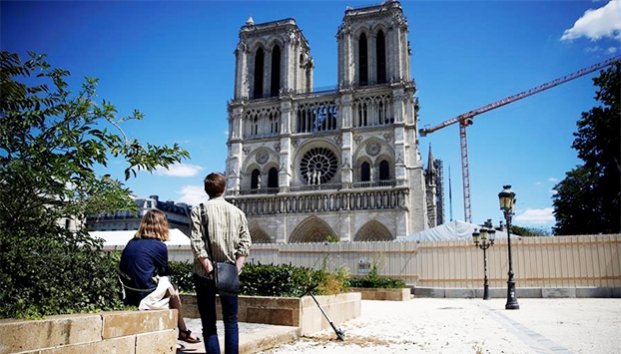 Reabren explanada de Notre Dame en París, cerrada desde el incendio