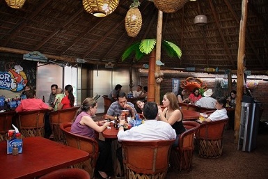 Restauranteros con pocas ventas en noche mexicana