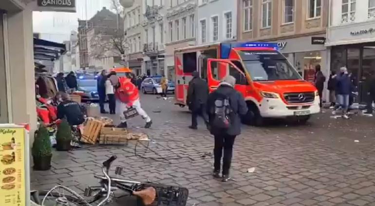 Arrolló conductor a multitud en Alemania;al menos dos muertos