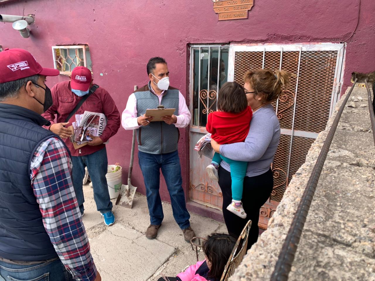 Consulta Juan Carlos Loera casa por casa a militantes y simpatizantes de región Sur del estado