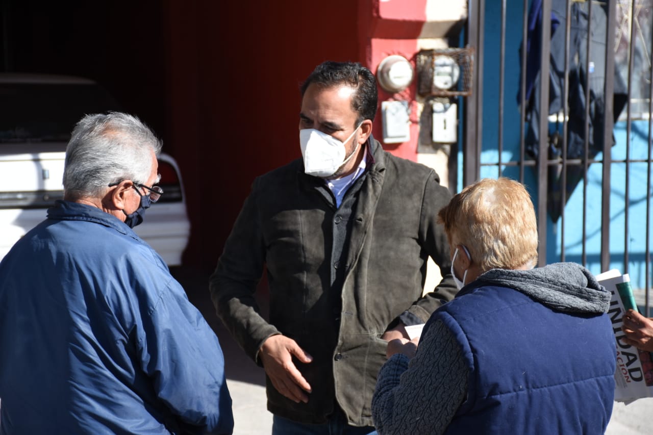 Consulta Juan Carlos Loera casa por casa a militantes y simpatizantes en la ciudad de Chihuahua