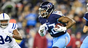 Supera Errick Henry las 2, 000 yardas terrestres en una temporada