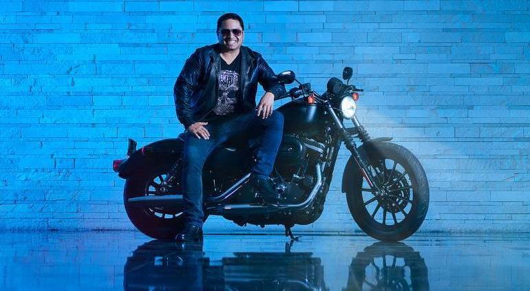 Julión Álvarez regalará una Harley Davidson a sus seguidores