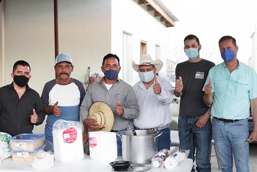 El miércoles estuvimos en la colonia La Pista, con miembros y amigos de la familia Grado: Jorge Sánchez