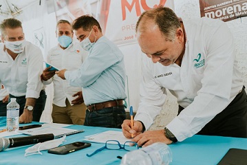 Firma Marco Quezada histórico compromiso con profesionales deportivos a favor de la niñez