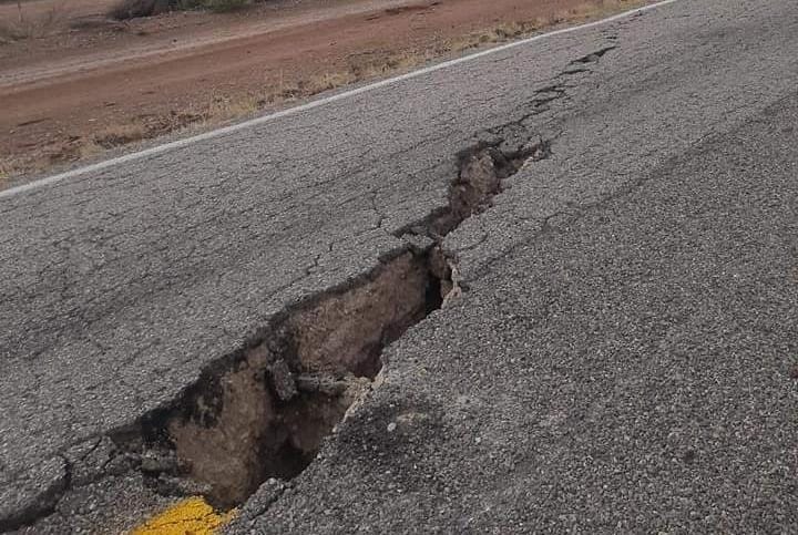 Siguen apareciendo más grietas en la carretera Camargo-Ojinaga
