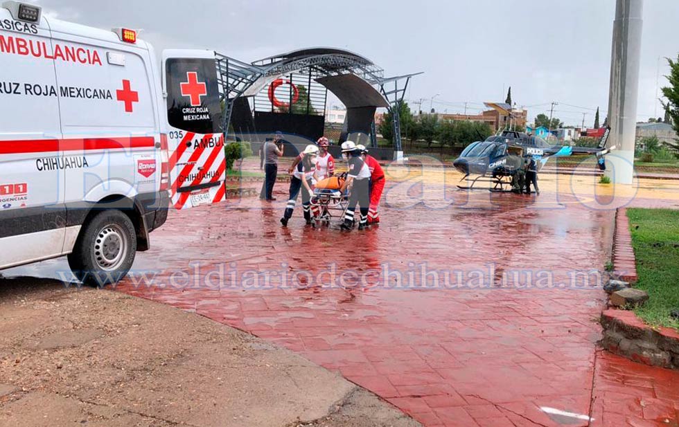 Traslada Halcón 1 a mujer con fractura en Aldama