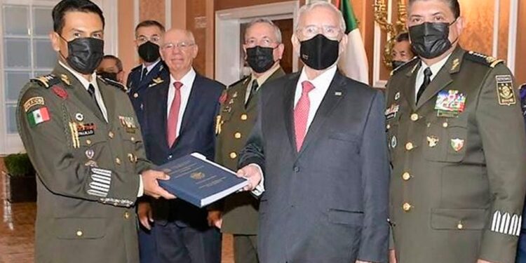 Entrega SCT concesión a empresa militar para operar Santa Lucía