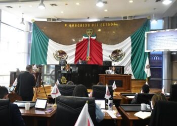 Bajan dictamen de diputado que busca doble sueldo