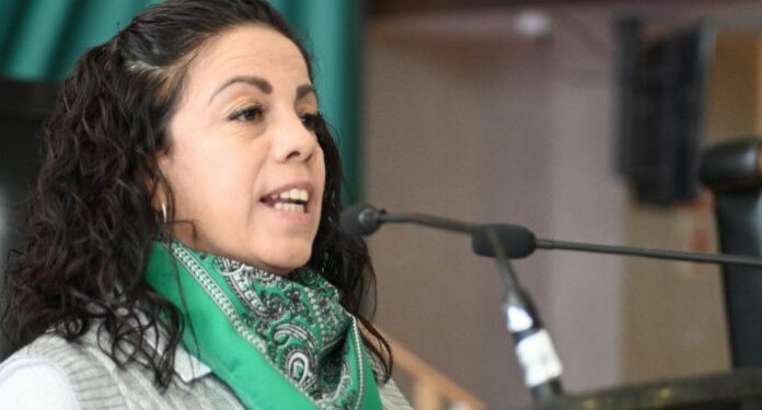 Pide diputada 40% de descuento en correcciones de acta de nacimiento para adultos mayores