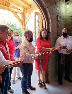 Acude presidente municipal Andrés Ramos a corte de listón de nuevo restaurante “La palapa”