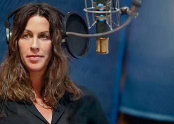 Alanis Morissette revela que fue violada por varios hombres a los 15 años