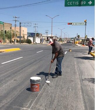 Inicia trabajo de repintado de la avenida libre comercio