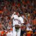 Astros ganan con labor de los relevos