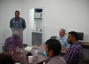 Dota Gobierno Municipal de diésel a camiones de escuelas rurales