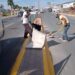 Repara obras públicas camellones arbotantes derribados sobre la Libre Comercio