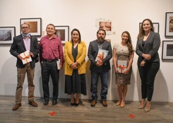 Presentan reedición del libro «Chihuahua, ciudad prócer» en FICUU