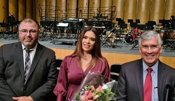 Felicita Rubí Enríquez, presidenta del DIF Municipal a la orquesta Esperanza Azteca