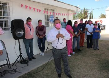 Asiste Andrés Ramos De Anda como invitado especias a evento de sensibilización sobre cáncer de mama
