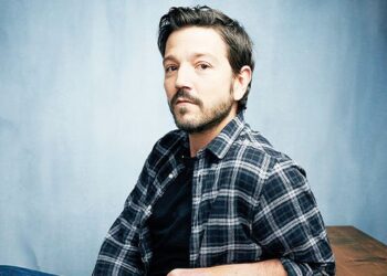 Brilla Diego Luna en los Platino: Recibe premio honorífico