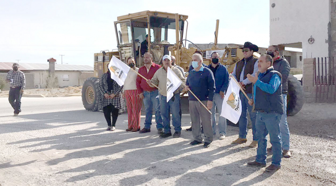 Inicia Andrés Ramos rehabilitación de caminos en la mancha urbana, en la colonia CDP