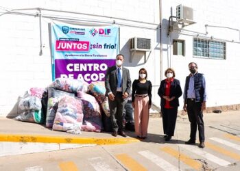 Dona DIF Municipal 2 mil 500 chamarras para niñas y niños de la Sierra Tarahumara
