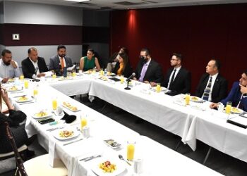 Se reúnen Comisiones Unidas de Gobernación y Puntos Constitucionales y Participación Ciudadana con Consejeros y Consejeras del IEE