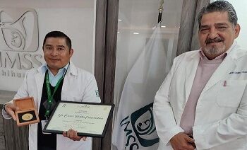 Director del Hospital en Guachochi, Premio Nacional al Mérito