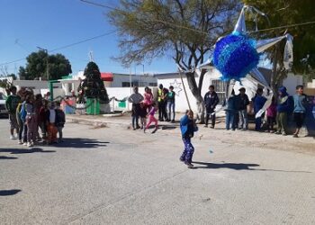 *Seguridad Pública del Municipio de Ocampo ofrecen bolos a los niños en el Ejido Chulavista*