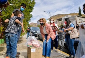 Entrega Gobernadora apoyos a madres solteras en colonia Cerro Prieto; se benefician más de 340 familias