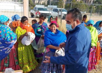 Entrega Bienestar alrededor de 500 cobijas en Nonoava y Rahuihuarachi