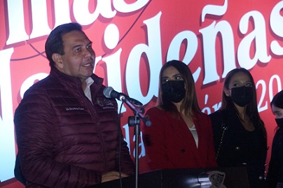 El Presidente Municipal, Cruz Pérez Cuéllar inauguró la Villa Navideña en avenida De Las Torres y Mitla.