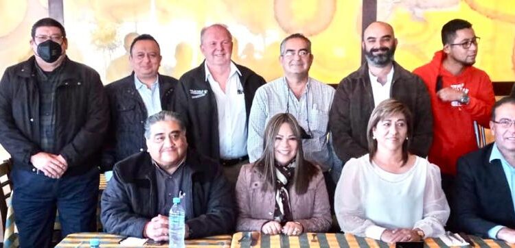 *Presidenta Municipal de Ocampo, presente en la Reunión con SCT, Diputados Federales, y empresarios de Múzquiz Coahuila*