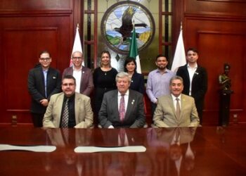 Recibe el rector de la UACH a campeones del Maratón Internacional de Finanzas ANFECA-ASFACOP