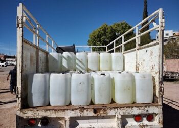 Dona Gobierno Municipal más de 2 mil litros de sanitizante a Grupo Cáritas