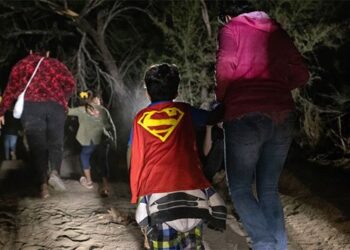 El Gobierno de Biden en aprietos por demanda de familias migrantes separadas por Trump