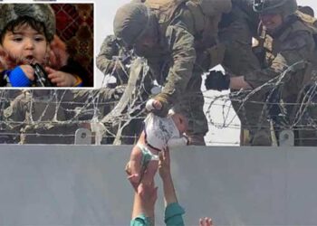 Bebé extraviado en caos del aeropuerto de Kabul que fue entregado a soldados regresa con su familia