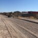 Continúan trabajos de raspado de calles de terracería en Cañada Ancha