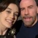 John Travolta canta y acompaña a su hija en su debut como cantante