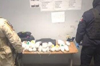 Ejército Mexicano asegura posible metanfetamina y fentanilo en el Estado de Baja California