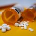 Tribus de EU alcanzan acuerdo millonario con J&J por crisis de opioides