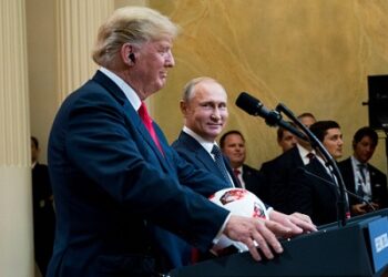 Mientras Rusia ataca a Ucrania, Trump vuelve a elogiar a Putin