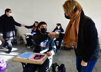 Para verificar medidas sanitarias realiza Gobernadora visita a Escuela Secundaria Técnica No. 50