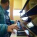 Ofrece Facultad de Artes talleres de música y artes plásticas en línea
