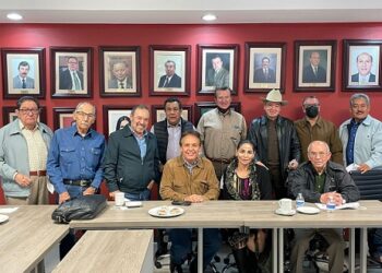 Reúne delegado del CEN del PRI a ex dirigentes estatales