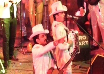 Los Dos Carnales agasajaron a los irapuatenses con su música norteña